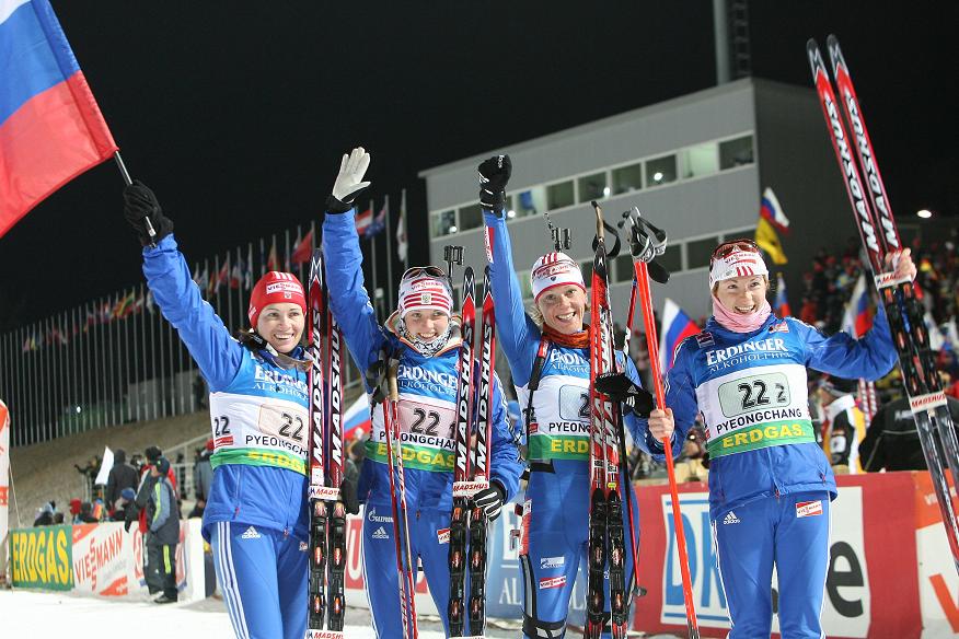 Чемпионат мира по биатлону-2009. Сборная России - чемпионы мира в эстафете. Все спортсменки: Ольга Медведцева, Светлана Слепцова, Ольга Зайцева и Анна Булыгина - выступали в гонке на лыжах Madshus